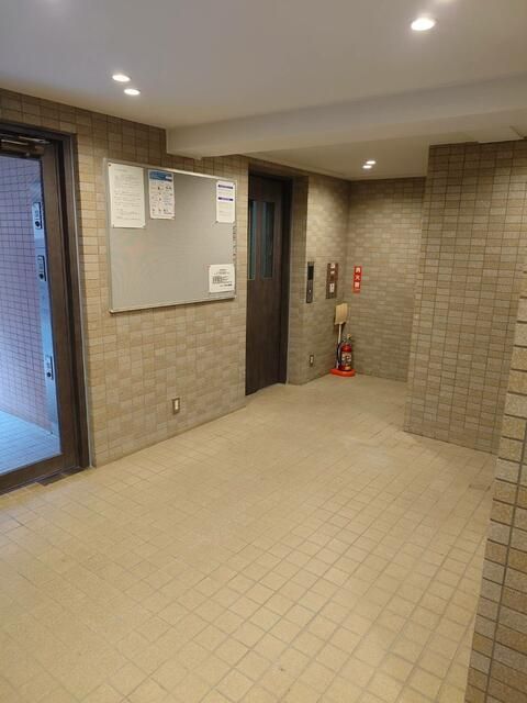 東急東横線 学芸大学駅 徒歩7分 7階建 築28年の外観写真
