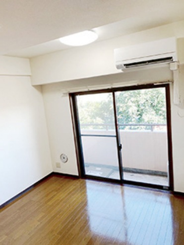 東急東横線 学芸大学駅 徒歩7分 7階建 築28年の居間写真