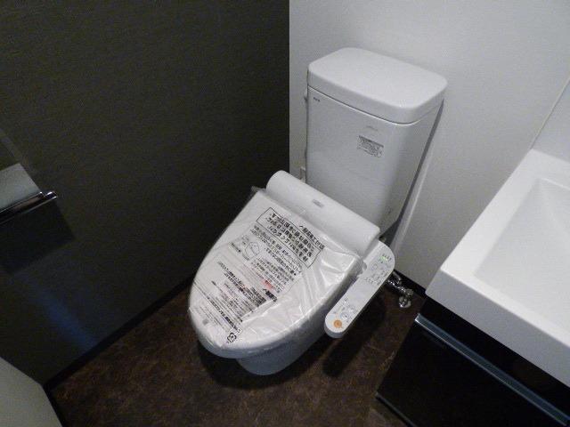 レアライズ日暮里WESTのトイレ写真
