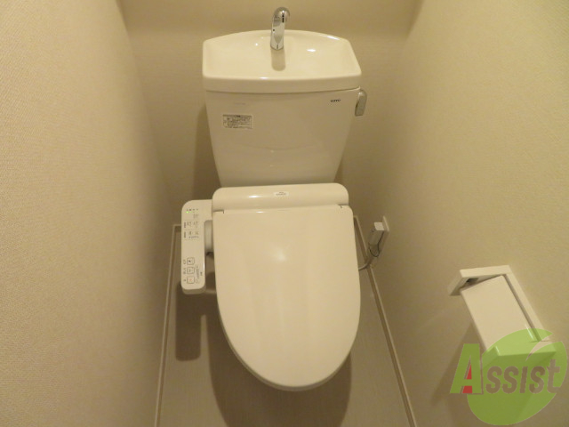 トイレ　樋らはウォシュレット機能付きです。シャワートイレは便利ですね
