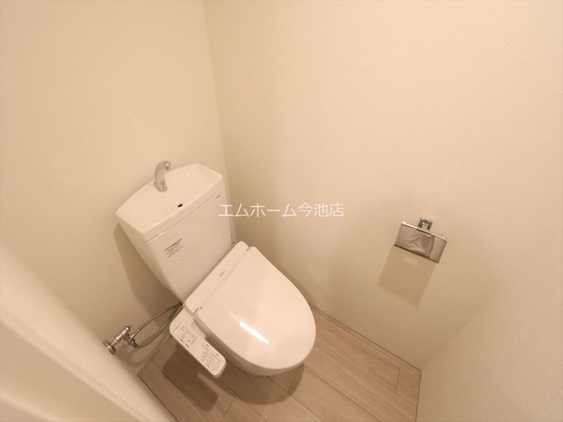 トイレ　温水洗浄便座付トイレ