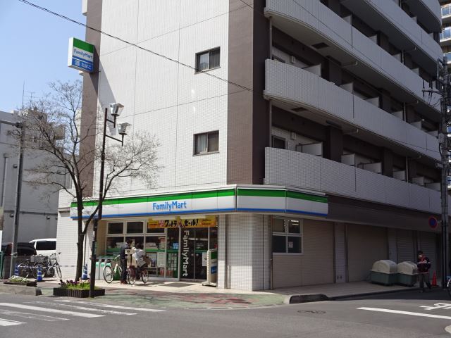 コンビニ　ファミリーマート（コンビニ）まで390m