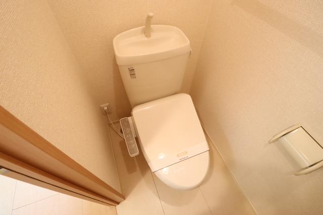 トイレ　温水洗浄便座