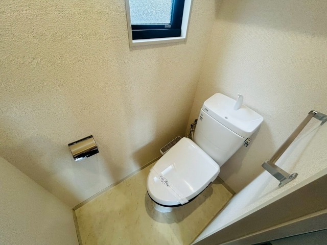 近鉄長野線 喜志駅 徒歩15分 2階建 築28年のトイレ写真