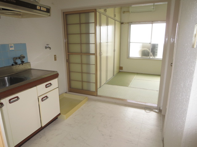 ＪＲ東海道本線 長岡京駅 徒歩6分 3階建 築42年のキッチン写真