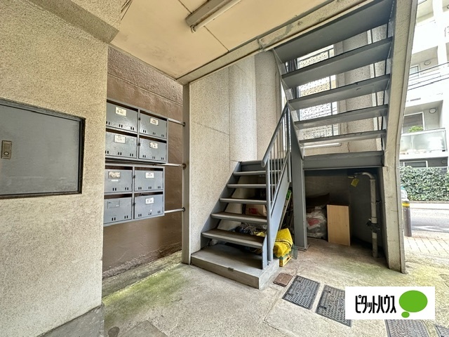 東急東横線 都立大学駅 徒歩2分 4階建 築52年の外観写真