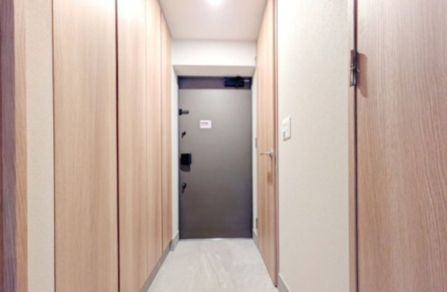 玄関　※別部屋の参考写真です。