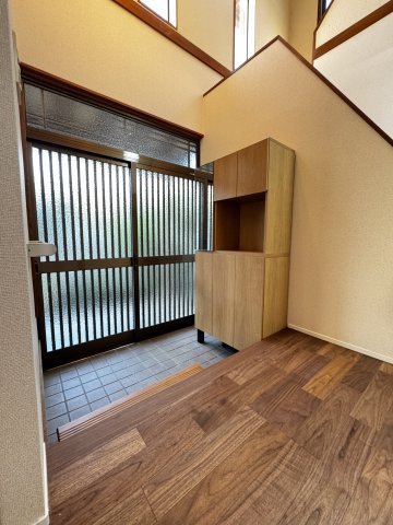 ＪＲ湖西線 小野駅 徒歩11分 2階建 築43年の玄関写真