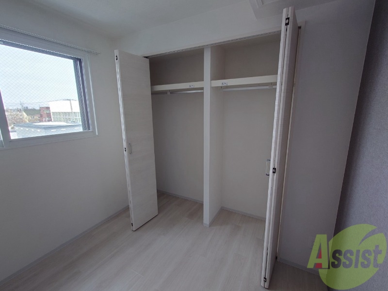 収納　寝室の収納です。部屋がすっきり片付きます。