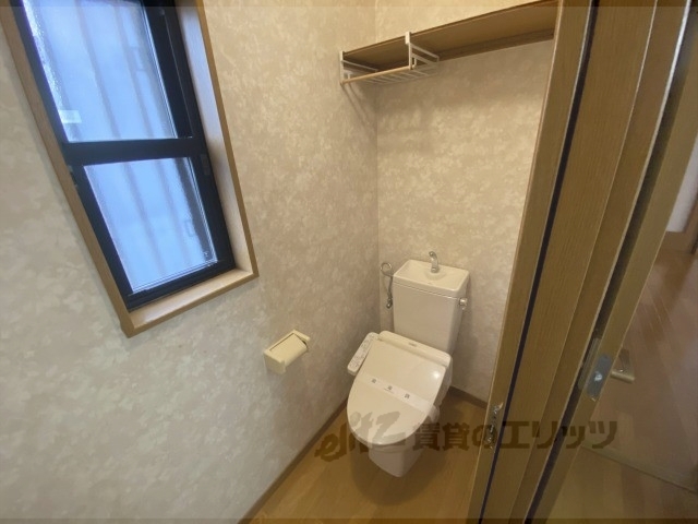 地下鉄烏丸線 北大路駅 徒歩10分 2階建 築27年のトイレ写真