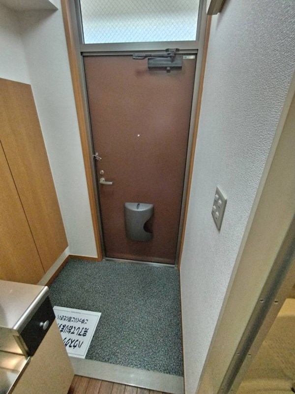 ＪＲ総武線 新小岩駅 徒歩15分 2階建 築22年の玄関写真
