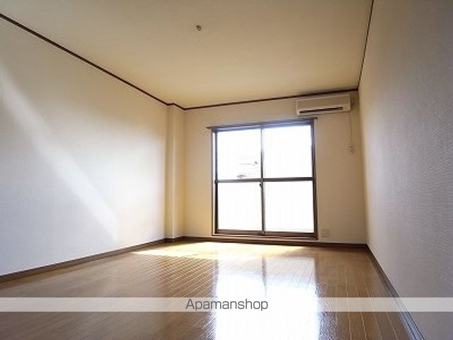 トミーズ長嶺の居間写真