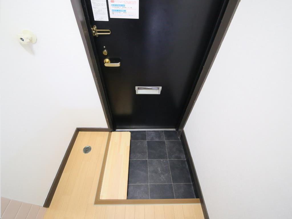 クライス千代田町の玄関写真