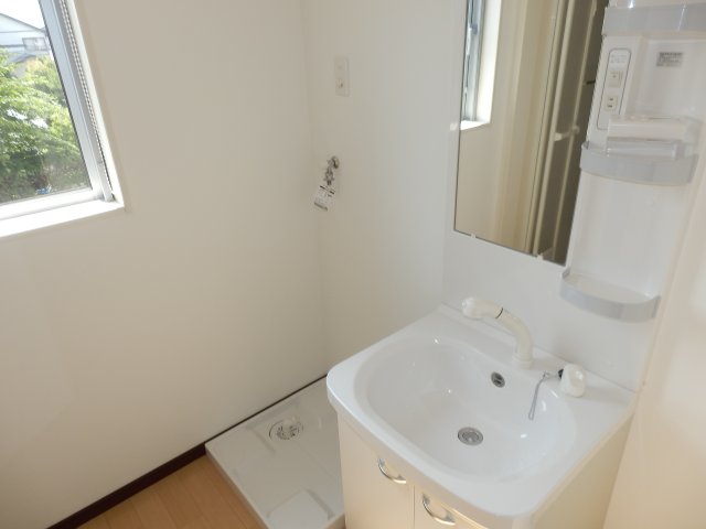 洗面設備　シャワー付き洗面台 サンプル写真となります。