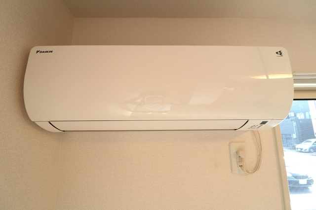 その他設備　備え付けエアコン