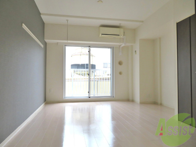 居室・リビング　陽の光が差し込む明るいお部屋は気持がいいですね。