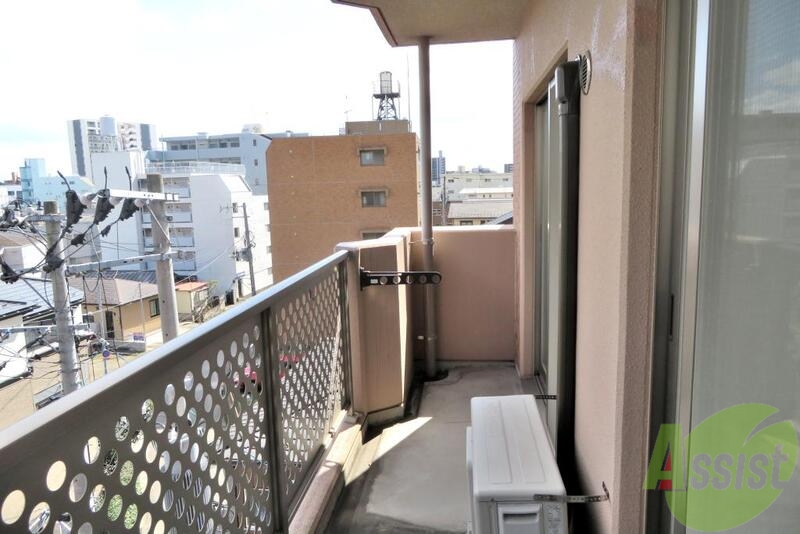 バルコニー　※こちら別階層、別号室のお部屋でございます。