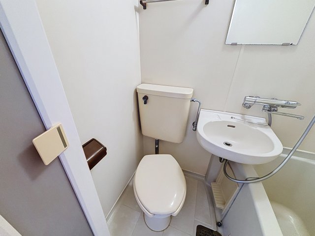 バス・シャワールーム　掲載写真は空室の別部屋を掲載しております。実際のお部屋と仕様
