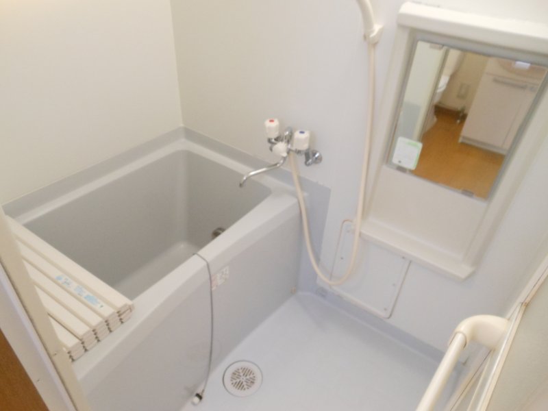 バス・シャワールーム　一人暮らしにも嬉しい、バス・トイレ独立タイプ(反転タイプ)