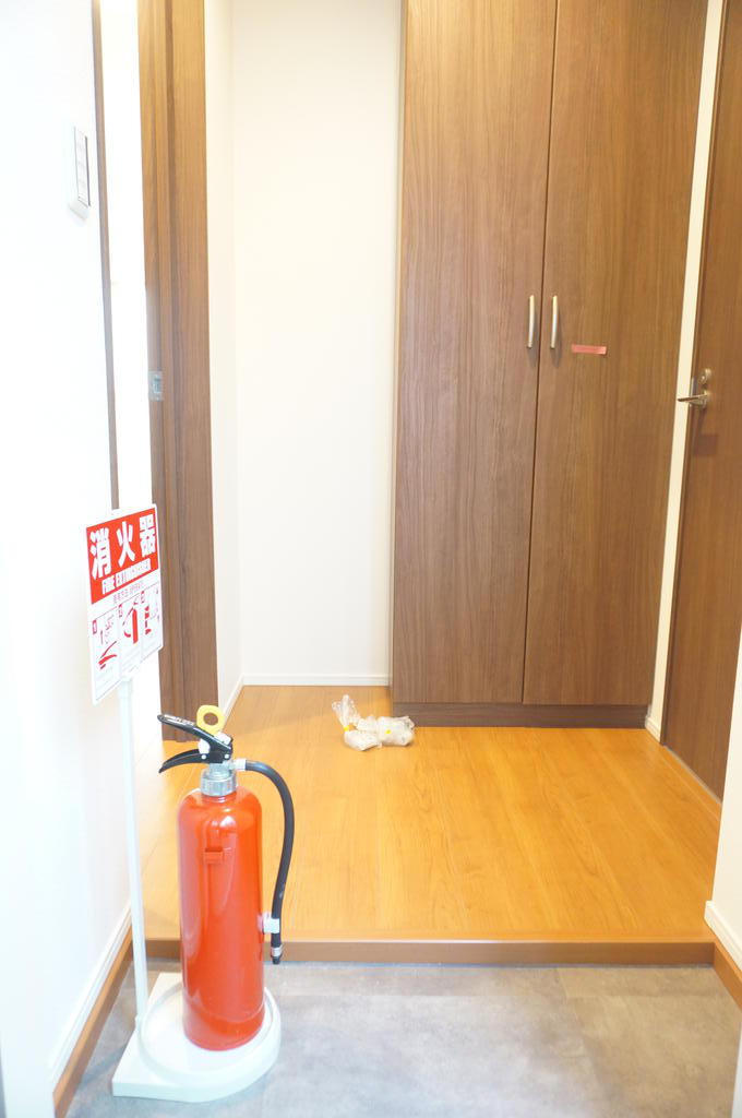 ＪＲ南武線 武蔵新城駅 徒歩4分 3階建 築6年の玄関写真