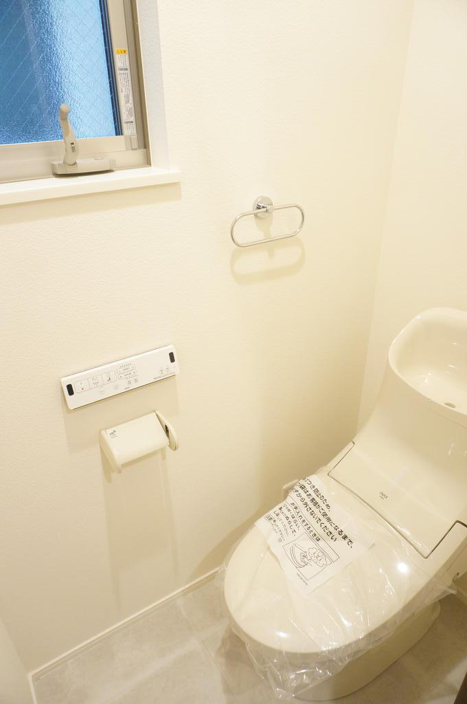 ＪＲ南武線 武蔵新城駅 徒歩4分 3階建 築6年のトイレ写真