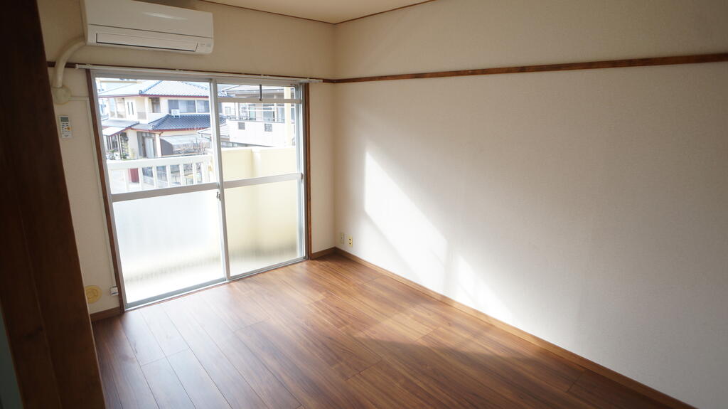 眺望　北西側和室6帖も洋室にリフォームしました！