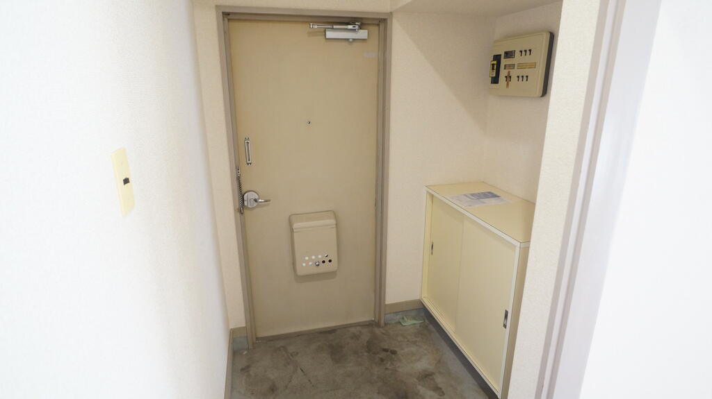 玄関　玄関にはシューズボックスがあります