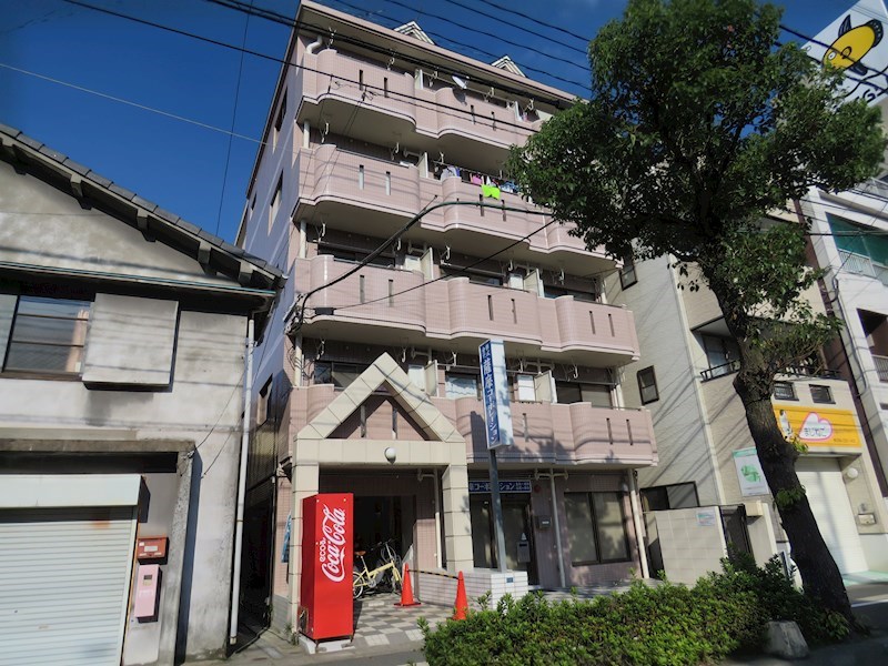 【鹿児島市新屋敷町のマンションの建物外観】