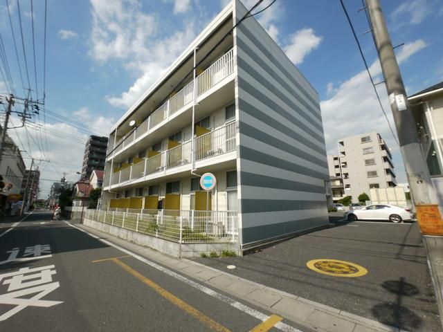 【鴻巣市逆川のマンションの建物外観】