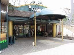 スーパー　クイーンズ伊勢丹小石川店（スーパー）まで387m
