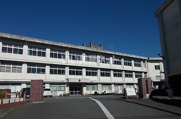 【富士宮市小泉のマンションの中学校】