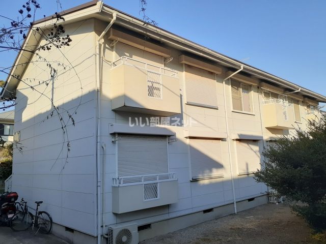 平塚市袖ケ浜のアパートの建物外観