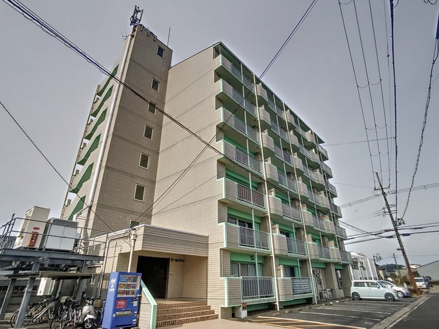 甲賀市甲賀町大原市場のマンションの建物外観