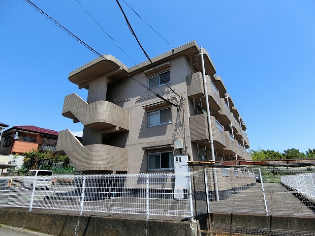 富士市三ツ沢のマンションの建物外観