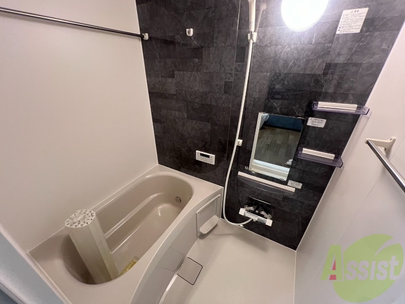 バス・シャワールーム　浴室乾燥と追い焚き機能のついて便利な浴室です。