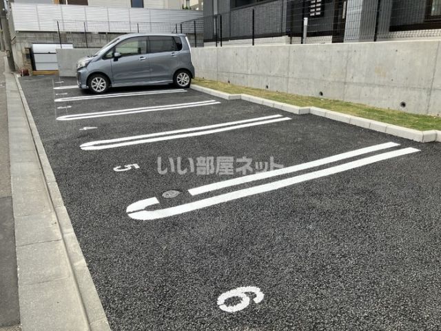 【ＤーＲＯＯＭ柏木３丁目の駐車場】