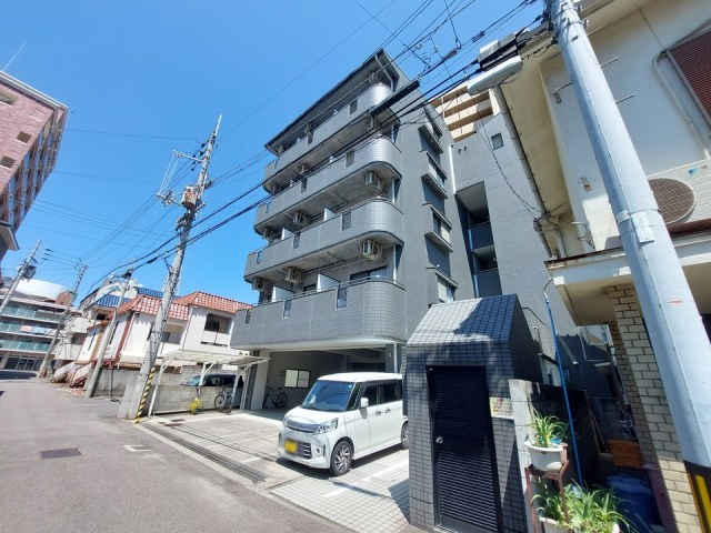 松山市宮田町のマンションの建物外観