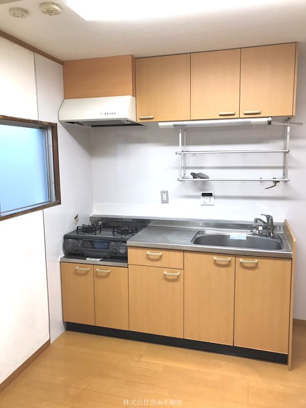 キッチン　キッチン横窓あり！