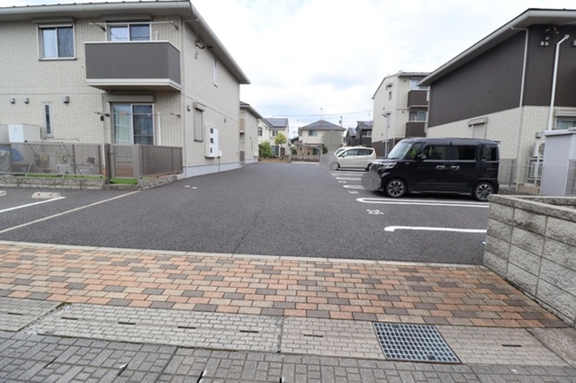 【ベル・アジュール　B棟の駐車場】