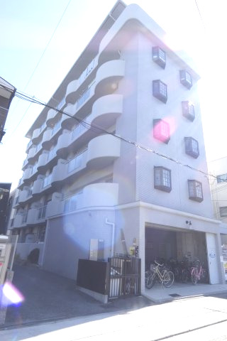 【大阪市東成区東今里のマンションの建物外観】