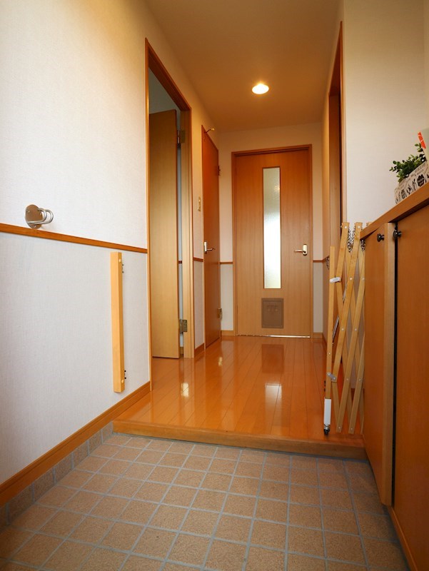 玄関　※別室参考画像