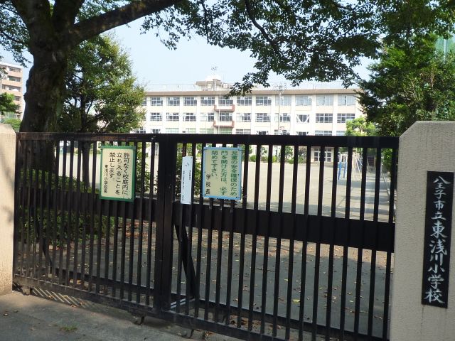 【ドエルクラの小学校】