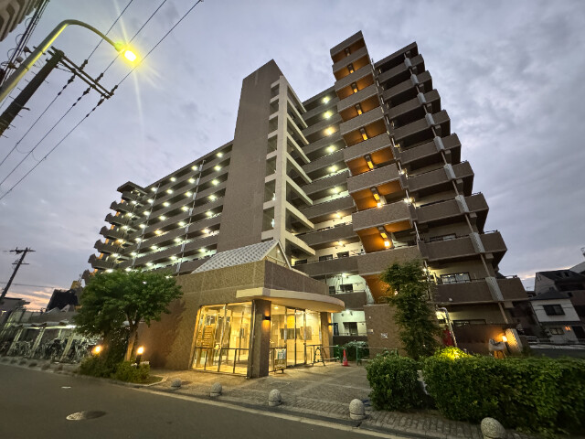 【平野元町日興マンションの建物外観】