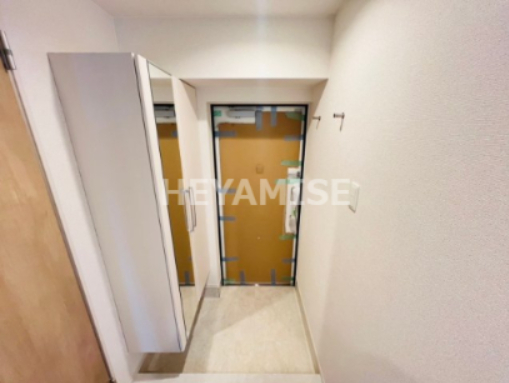 玄関　※同物件反転タイプの写真でございます※現況を優先します※