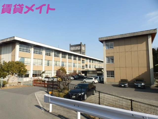 【四日市市下之宮町のマンションの中学校】