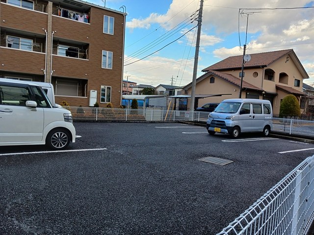 【プリムローズ　IIの駐車場】