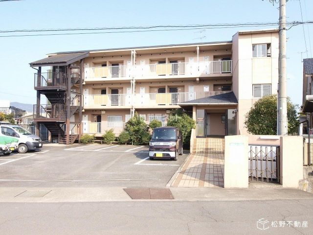 【ヴィラ・アンソレイエ亀田町の建物外観】