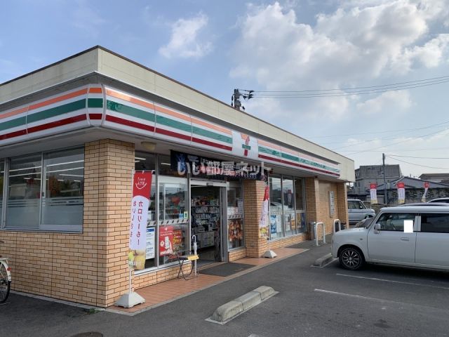 【ヴィラ・アンソレイエ亀田町のコンビニ】