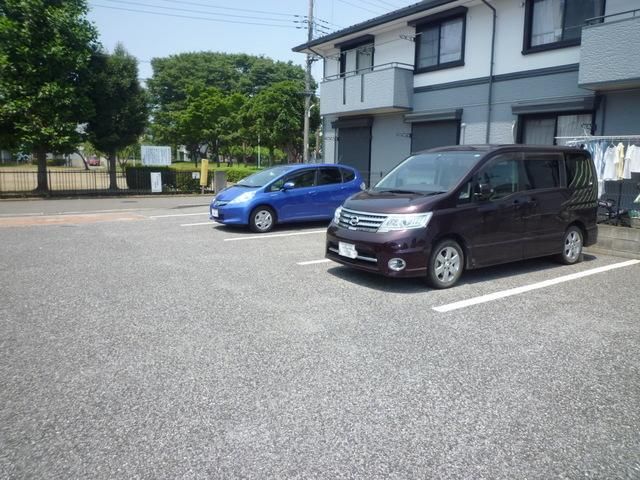 【鶴ヶ島市脚折町のアパートの駐車場】