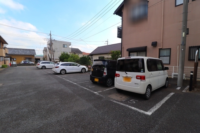 【ジュネスユウ　IIの駐車場】